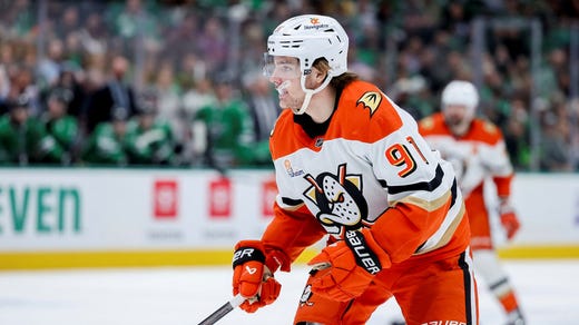 Lagom till NHL-stjärnornas återkomst i OS har Leo Carlsson varit en av de hetaste svenskarna i Nordamerika.