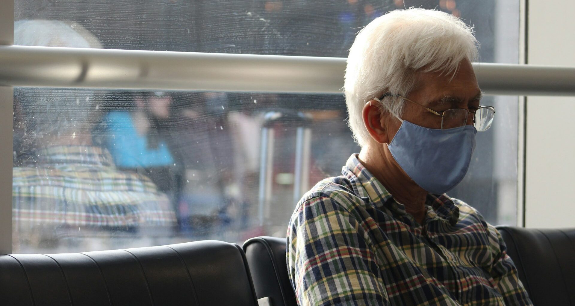 Svenskfödda med utländsk bakgrund drabbades hårdare av pandemin