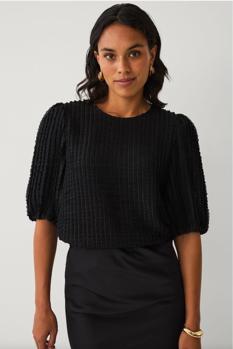 Svart topp med struktur