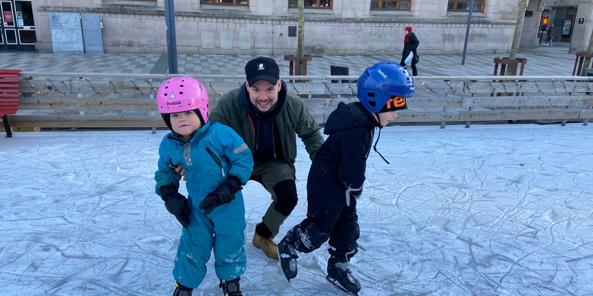 Fristadstorget isbana öppnar igen efter slask