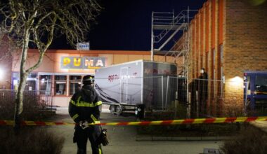 Plåt lossnade från Gråboskolans tak i stormen