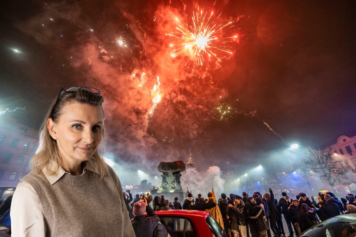 Specialist Anthony Matesic works on the floor of the New York Stock Exchange, Thursday, Nov. 20, 2025. (AP Photo/Richard Drew)  NYRD402