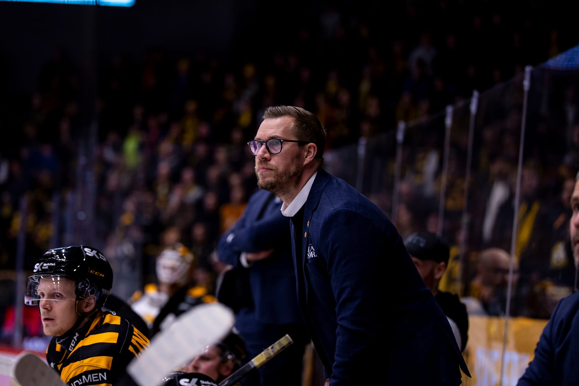 Skellefteås assisterande tränare Andreas Falk åkte på matchstraff. Arkivbild.