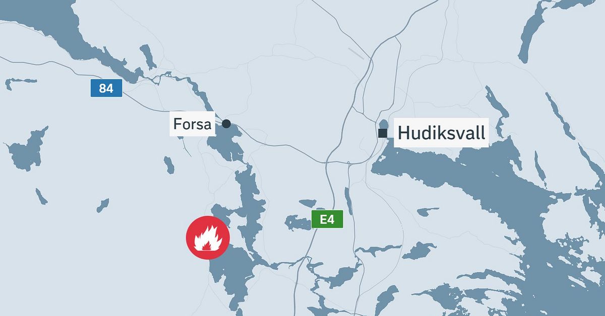 Storbrand i Forsa – fyra byggnader har brunnit ned