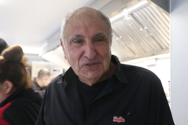 Ägaren Atilla Oral är både glad och tagen av responsen från Gävleborna.
– Det är bara att börja om från början och glömma det som har varit, säger han.