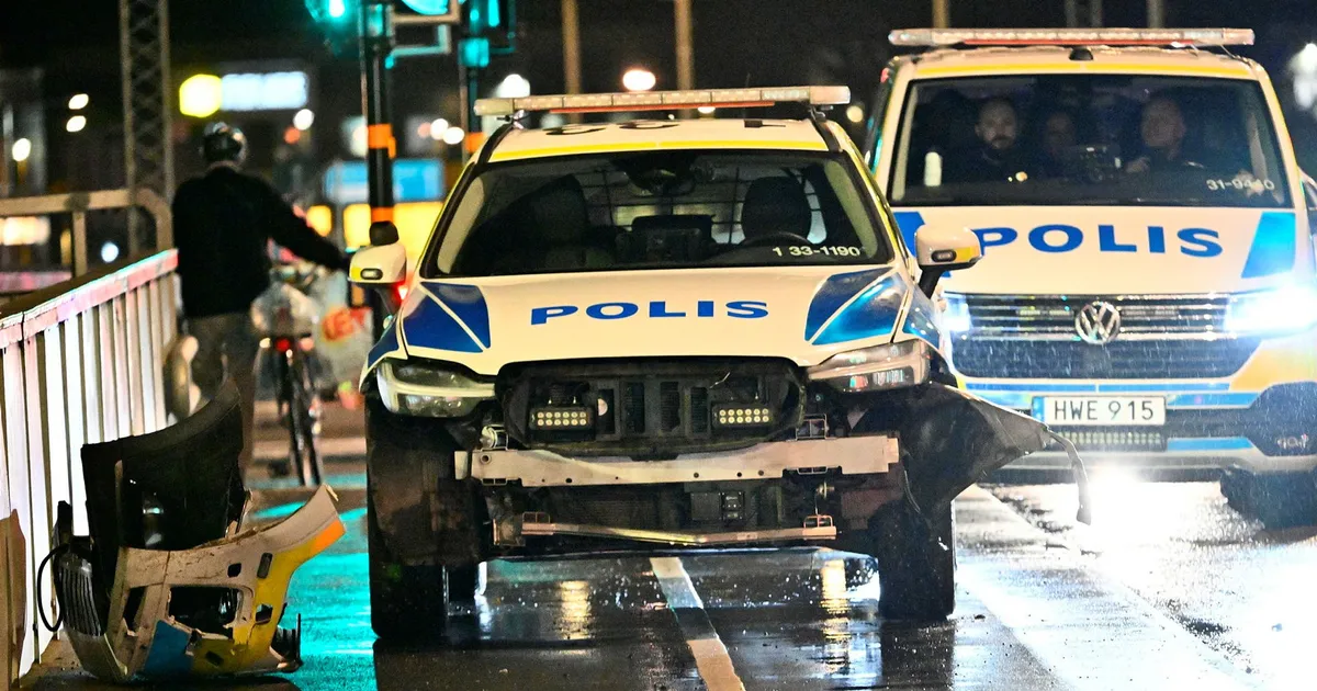 Flera polisbilar krockade under biljakt