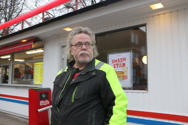 För Tomas Bergström och hans motorcykelkompisar har Maggies varit en samlingsplats genom åren.
– Man har längtat till det här.