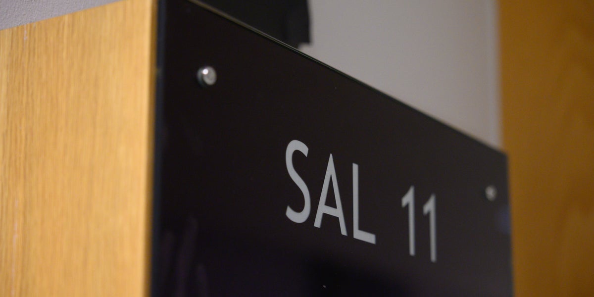 Misstänkta kvinnan blir kvar i häktet – överklagan avslås - UNT