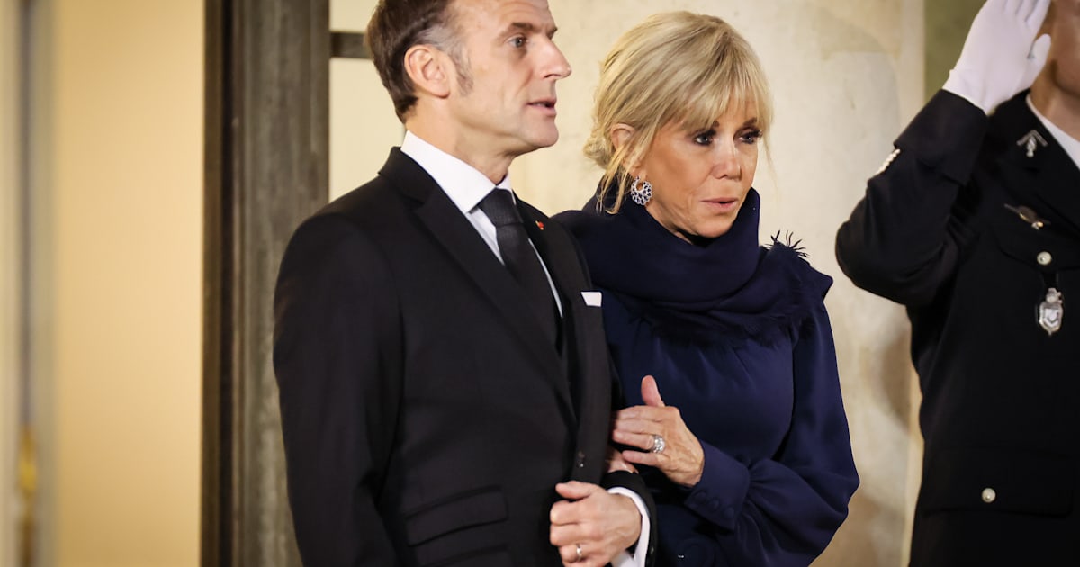 Brigitte Macron stäms av över 300 kvinnor