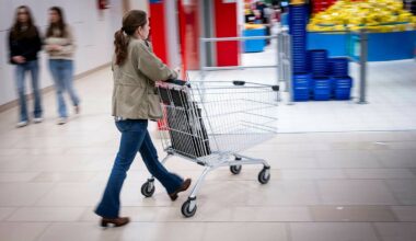 Svenskarna släcker hoppet om köplyft: Tänker inte konsumera mer