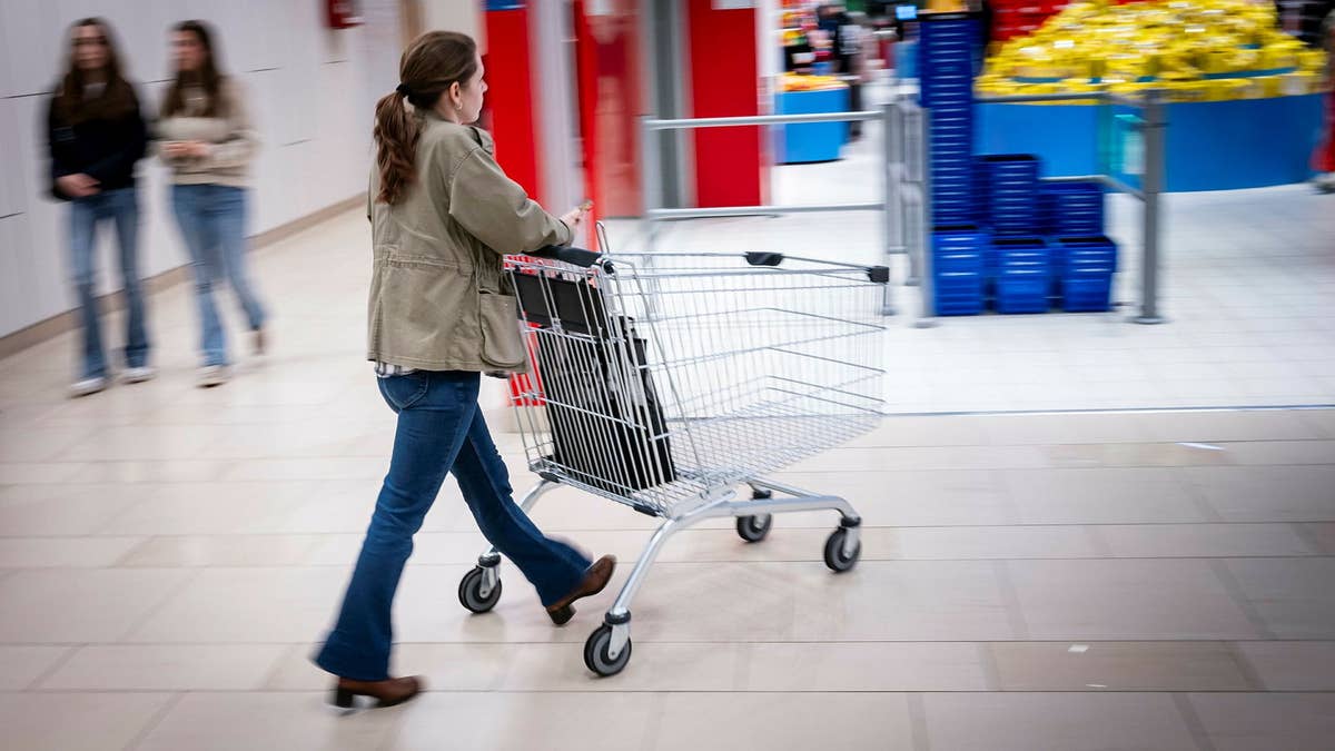 Svenskarna släcker hoppet om köplyft: Tänker inte konsumera mer