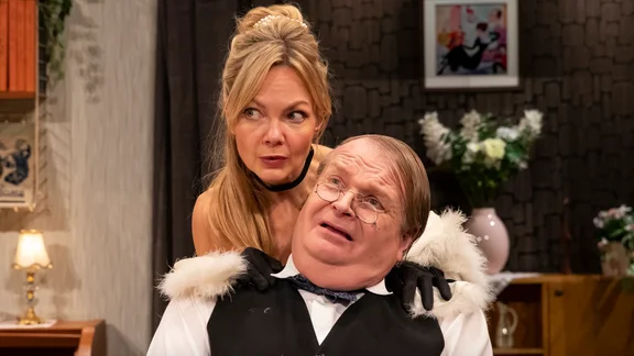 Marie Robertsson spelar en filmstjärna i "En. fnurra på tråden".