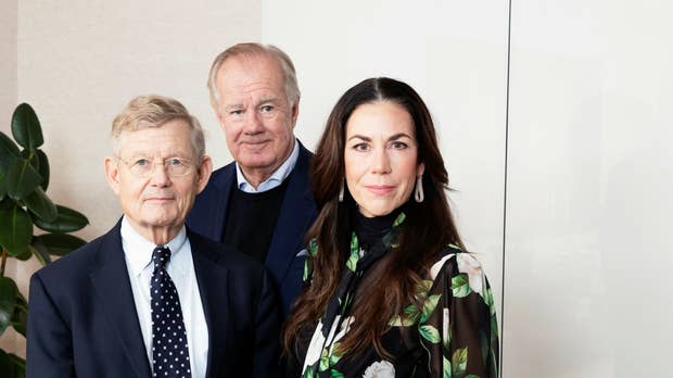 Bland de generösa donatorerna till insamlingen finns näringslivstopparna Jacob Wallenberg, Stefan Persson och Caroline Berg. I en intervju i samband med donationen sade Jacob Wallenberg att han undanber sig presenter på sin 70-års dag den 13 januari men gärna ser bidrag till barnsjukhuset Okhmatdyt.