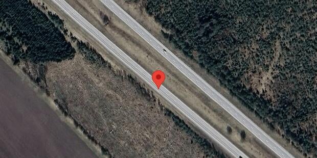 En stillastående personbil orsakar stopp i ett körfält på E4 - UNT