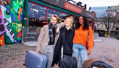 Programledarna checkar in i buren – snart startar Musikhjälpen 2025 - Pressinformation