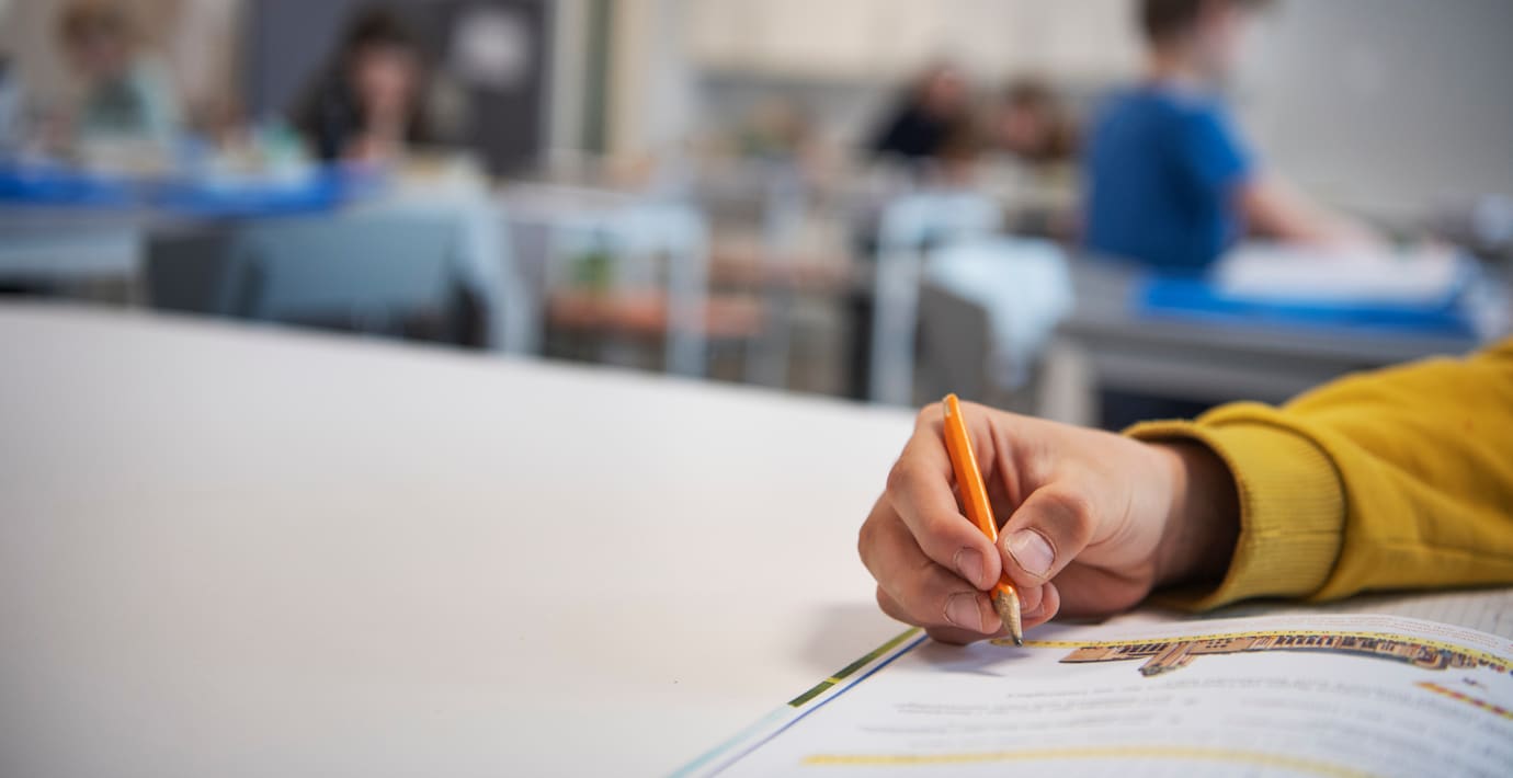 Trender och politik måste ut ur skolan