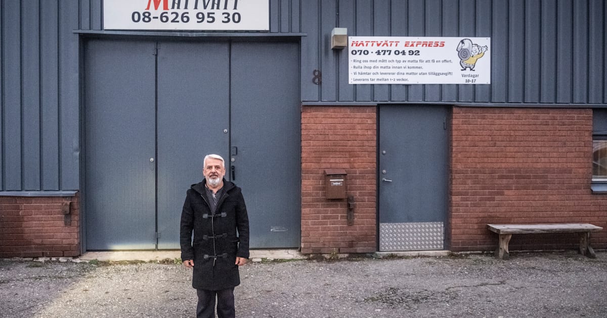 Bedrägeriutsatta kunder stämmer banken och får sina pengar tillbaka.