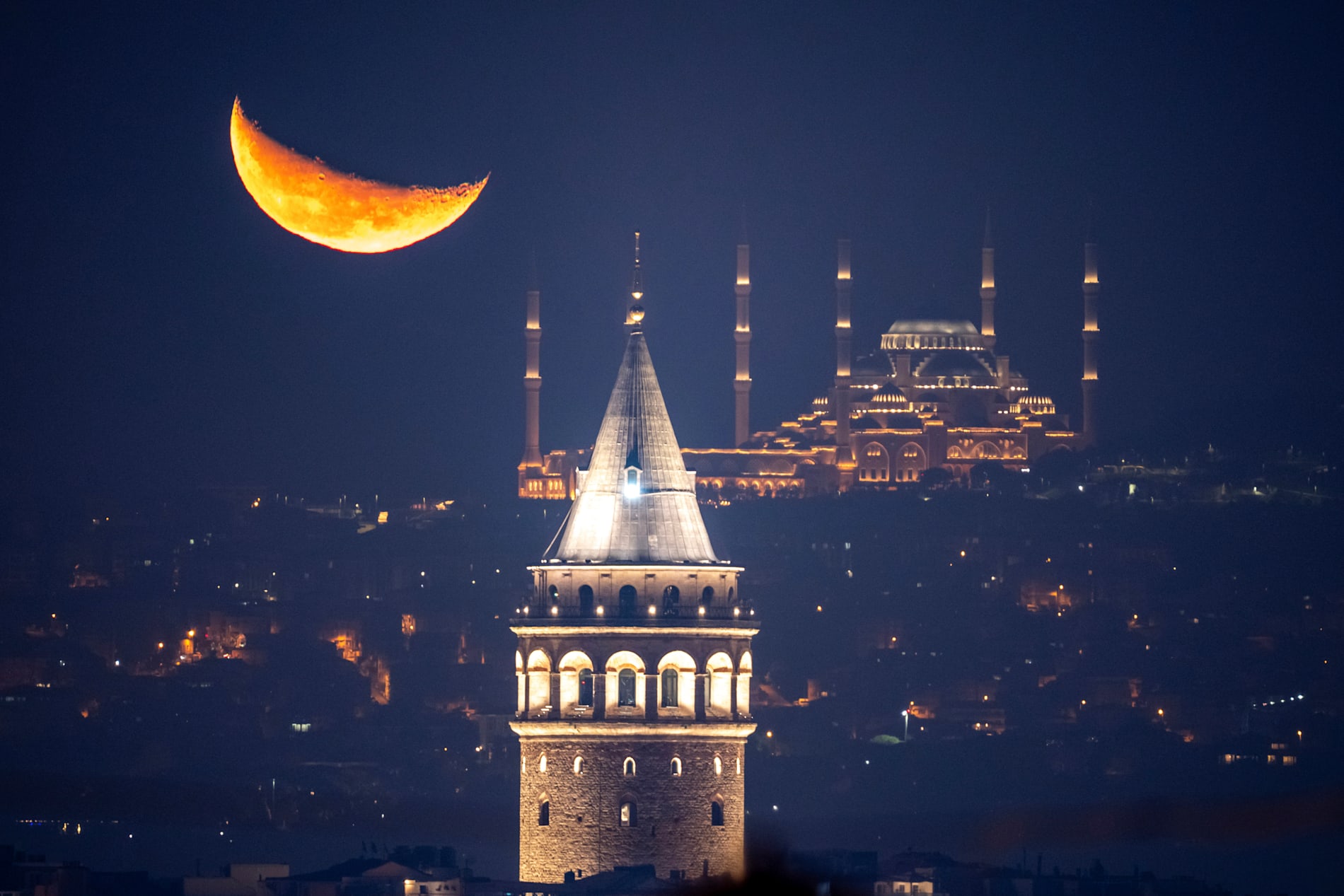 I Istanbul behöver främlingar inte kramas.