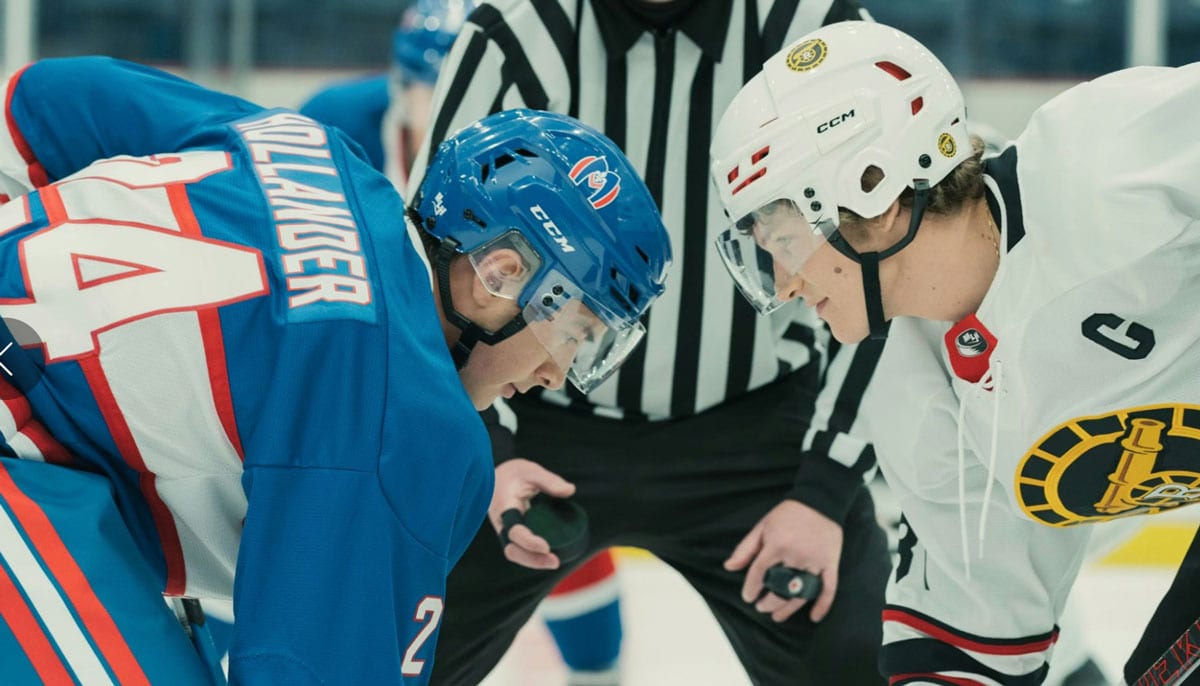 Hudson Williams som Shane Hollander och Connor Storrie som Ilya Rozanov