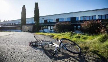 Fabrikstomten i Ekerö centrum byter ägare