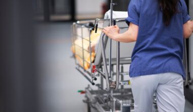 "Vita vårdbyxor – skapar stress under mensen"