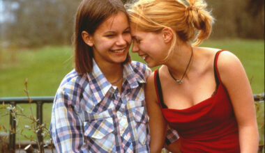 Agnes (Rebecka Liljeberg) och Elin (Alexandra Dahlström) i "Fucking Åmål".