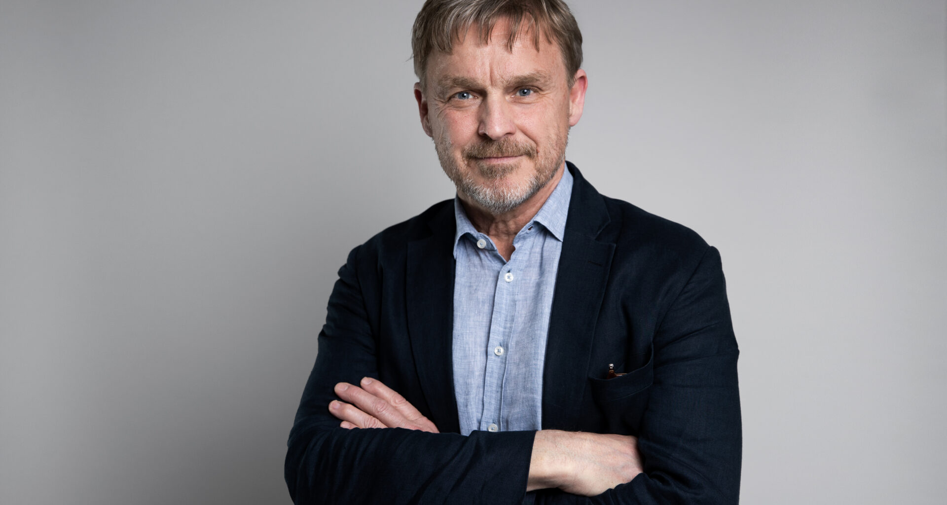 Tio år efter flyktingkrisen – vad har vi lärt oss sedan dess? En intervju med Joakim Palme.