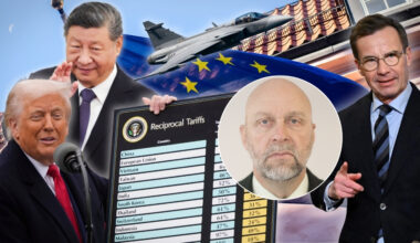 CORRECTS NAME OF THAI DEFENSE MINISTER - In this photo released by Agence Kampuchea Press (AKP), Cambodian Defense Minister Tea Seiha, left, stands with Thai Defense Minister Nattaphon Narkphanit, right, at the General Border Committee Meeting in Chanthaburi Province, Thailand Saturday, Dec. 27, 2025. (AKP via AP)  TOK102