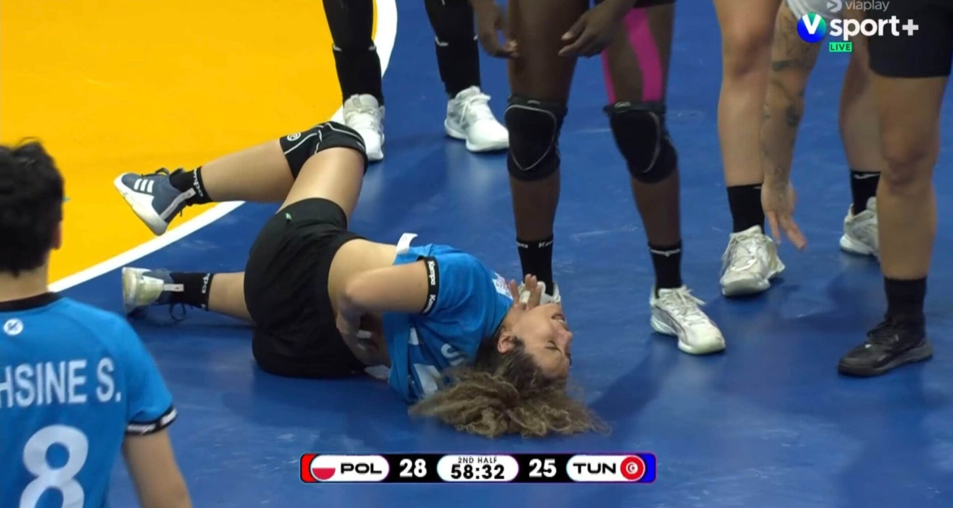 Otäcka scener i handbolls-VM – förlorar medvetandet | Handboll