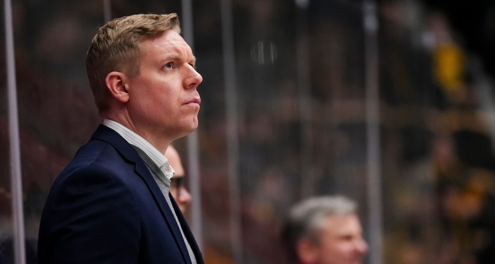 HV förändrar rollerna i båset