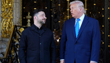 Zelenskyj och Trump bredvid varandra.