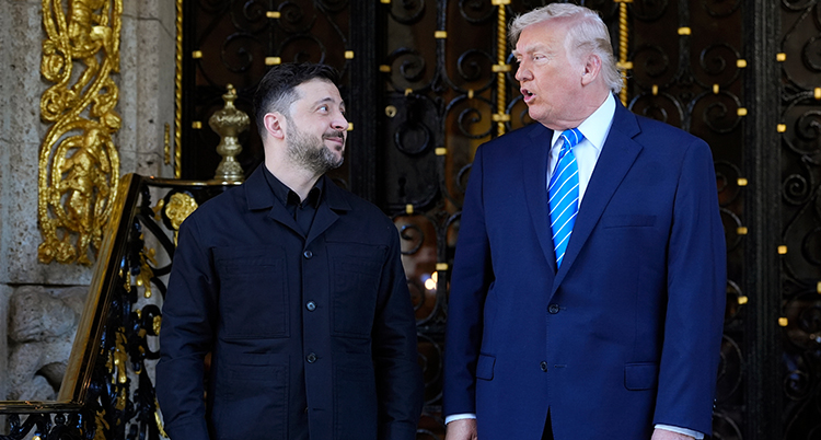 Zelenskyj och Trump bredvid varandra.