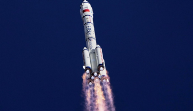 USA och Kina slåss om plats i rymden