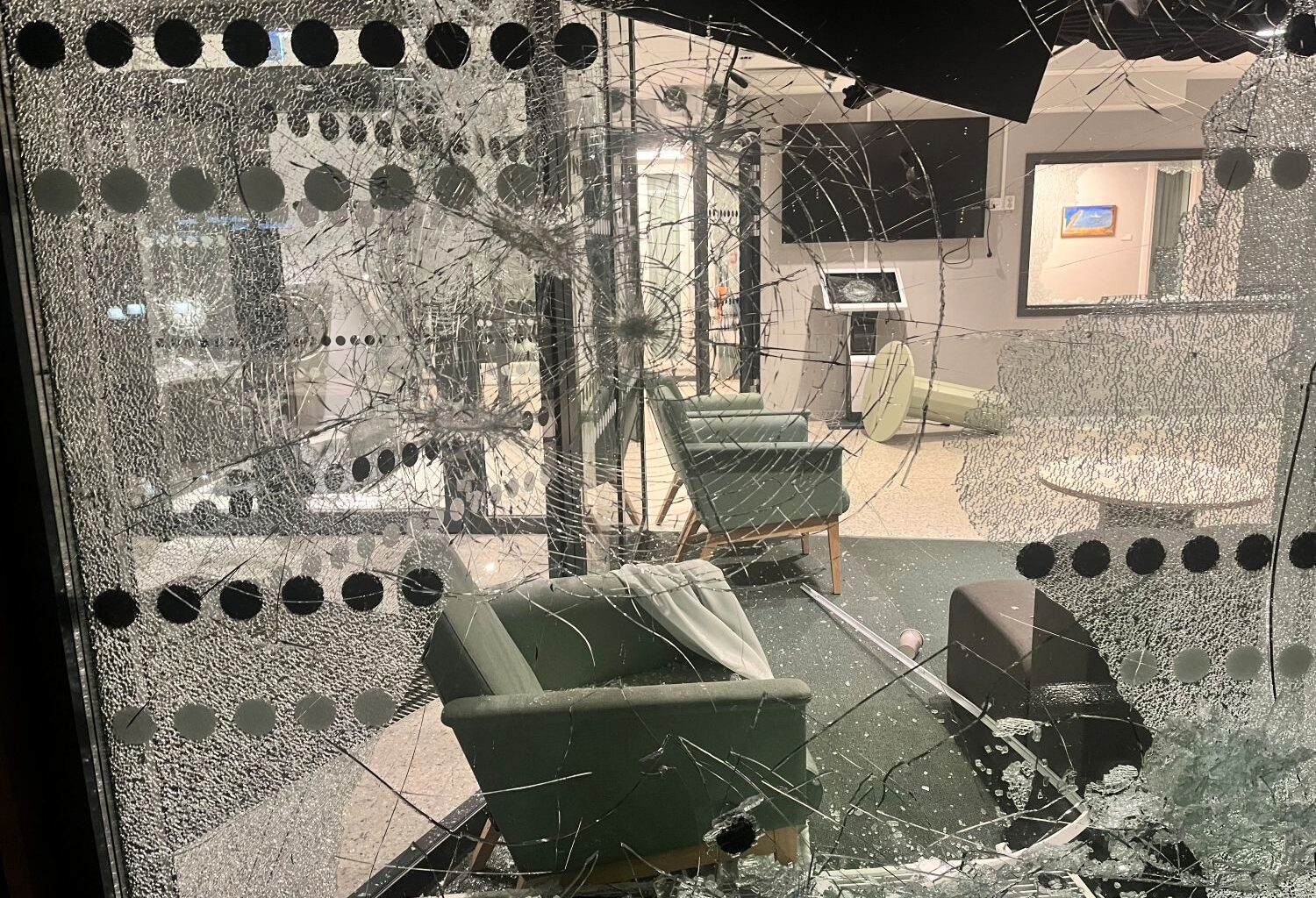 Yxattack mot förvaltningen i Tensta