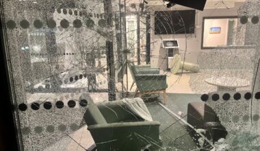 Yxattack mot förvaltningen i Tensta