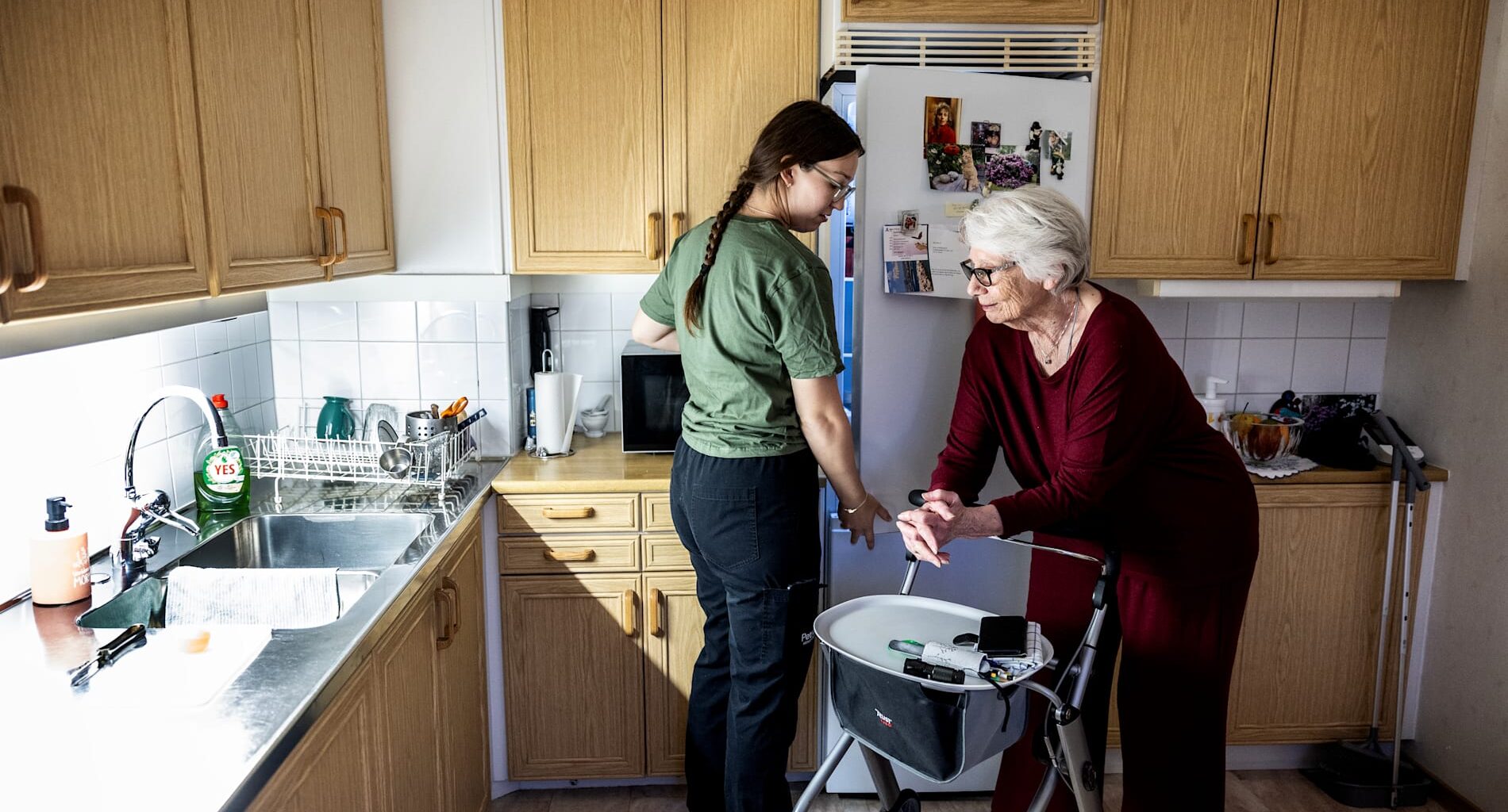 ”När jag säger att jag jobbar i hemtjänsten – då flackar folk med blicken”