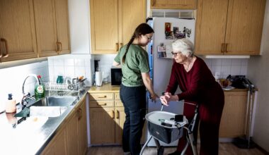 ”När jag säger att jag jobbar i hemtjänsten – då flackar folk med blicken”