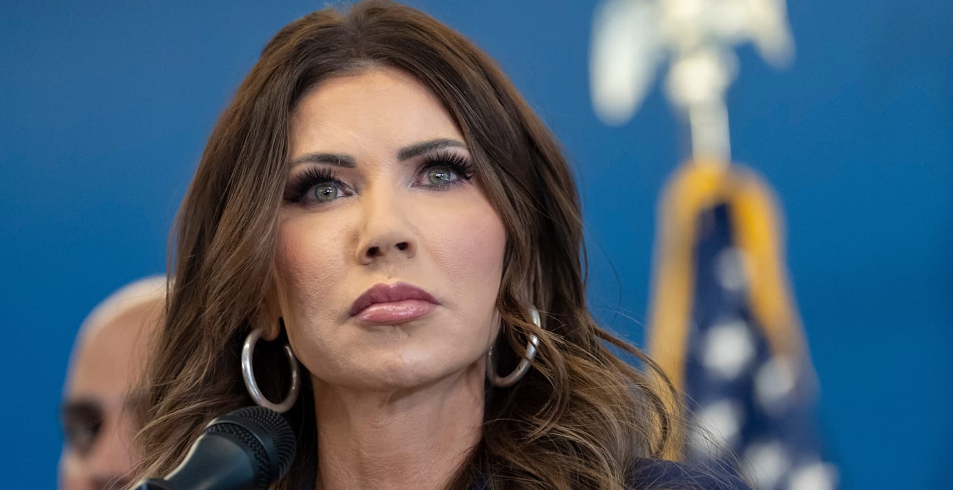 Intern kritik i Vita huset efter Kristi Noems utspel