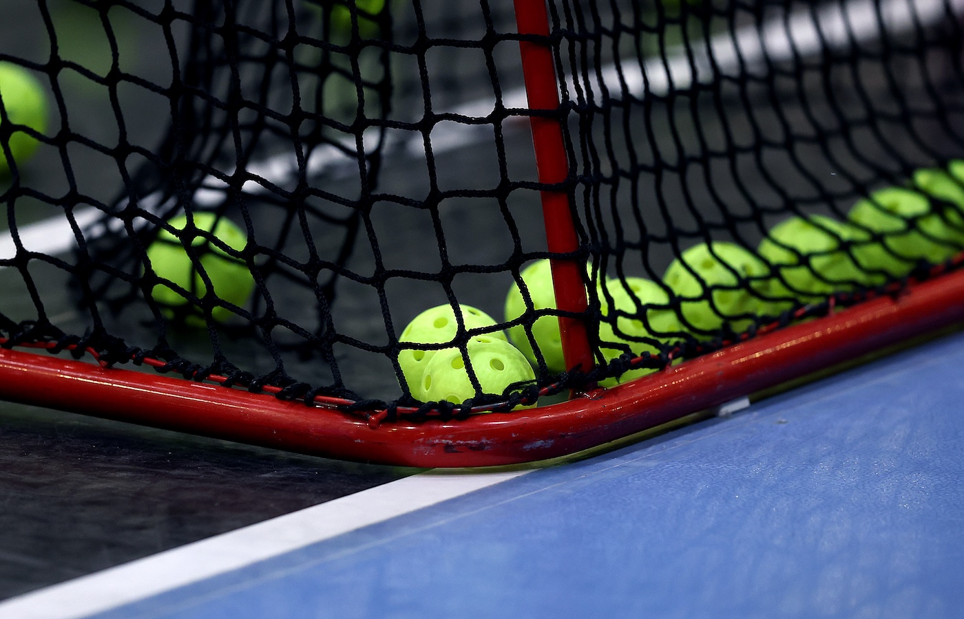 Ledare stängs av efter märkliga scener i ungdomscup