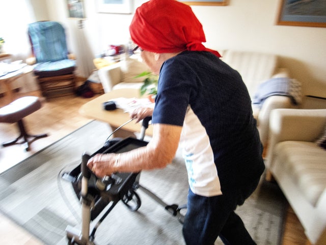 ”Rutinerna är att samtliga medarbetare i hemtjänsten ska ha på sig passerkort med namn och foto”, skriver Anita Bdioui, verksamhetschef för hemtjänst i Sundsvalls kommun. 