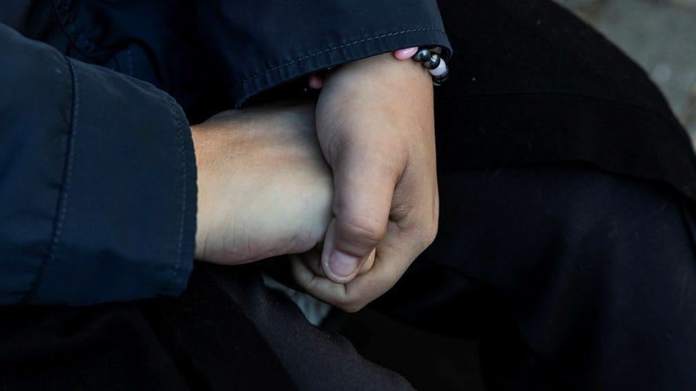 Tessan minns dagen då hennes 16-årige son berättade det helt osannolika. – Han sa att han fått en pistol i handen för att skjuta ihjäl folk.