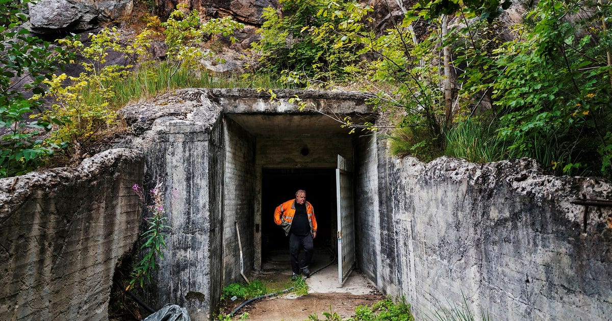 Vad finns i bergrummet som militären sålde för 42 000 kronor?