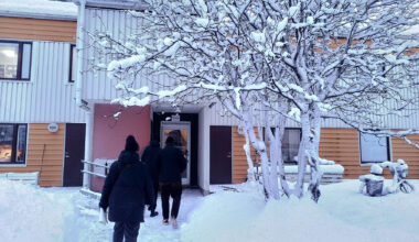 I projektet TNC Buildings i Luleå besökte en grupp på cirka tio personer veckan innan jul en av projektets piloter, den kommande renoveringen av tvåvåningshus på Lävägen på Björkskatan.