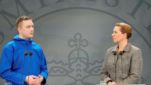 Enad front i Köpenhamn mellan Jens-Frederik Nielsen och Mette Frederiksen.