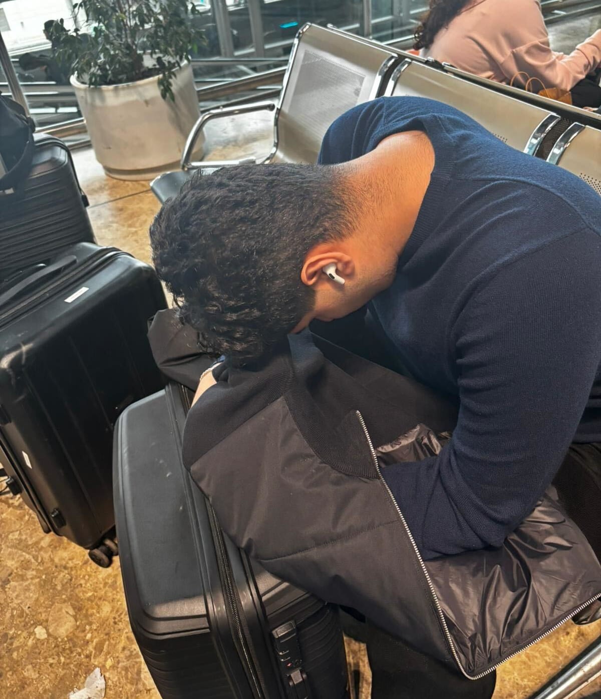 Jakob fastnade i Alicante med sina vänner.