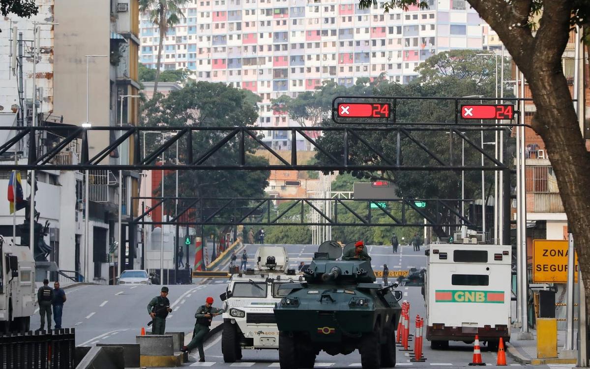 Skottlossning vid presidentpalatset i Caracas