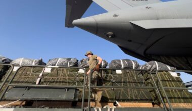 Personal vid USA-bas nära Iran ombes lämna