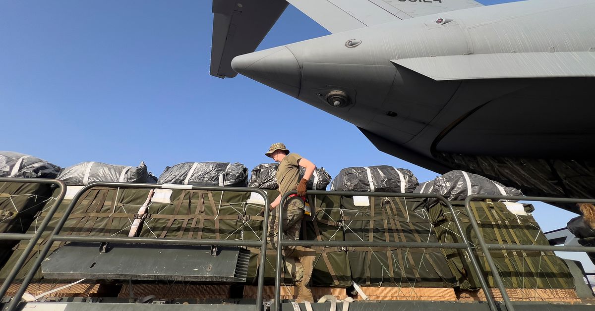 Personal vid USA-bas nära Iran ombes lämna