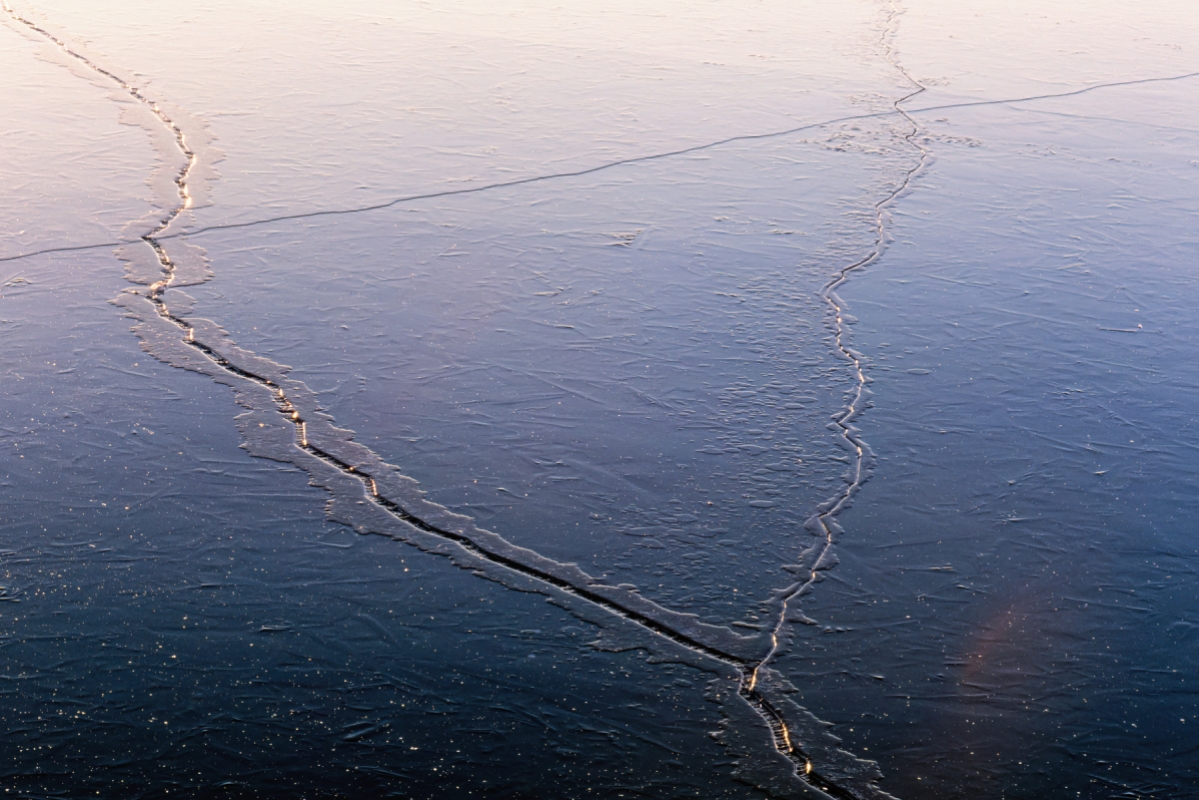 Han höjer varningens finger för isarna – "Det är livsfarligt"
