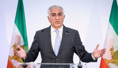 Statsanställda i Iran uppmanas gå med i protester